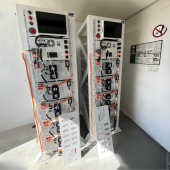 Ein Batteriespeicher zur Eigenverbrauchsoptimierung am Klärwerk Krummhörn.